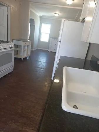 743 Harris Ave — Photo 2