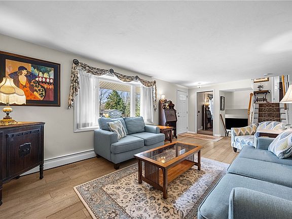 4th image of 75 Crest View Dr
