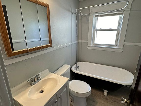 5th image of 12341 Chesterfield Ave