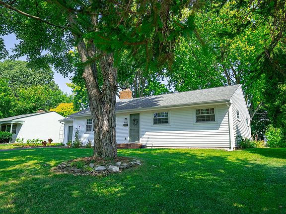 4th image of 1052 Lambeth Dr