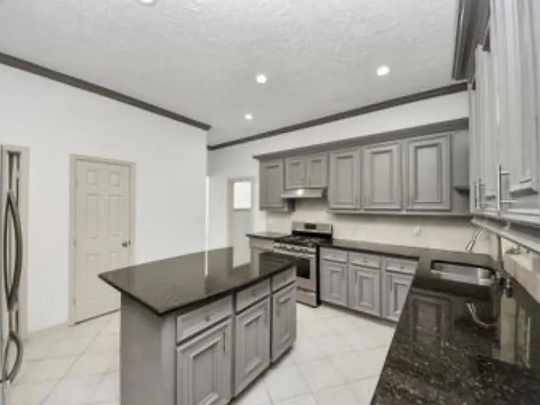 10535 Emnora Ln — Photo 12