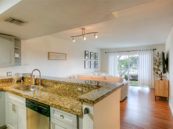 5000 NW 79th Ave APT 208, Doral, FL 33166