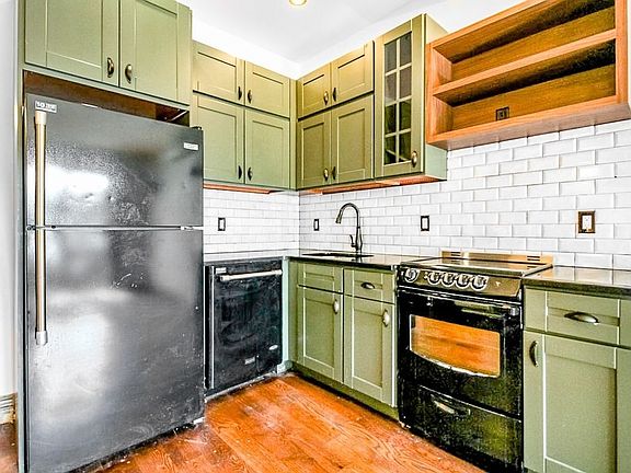 2nd image of 871 Grand St #6LF