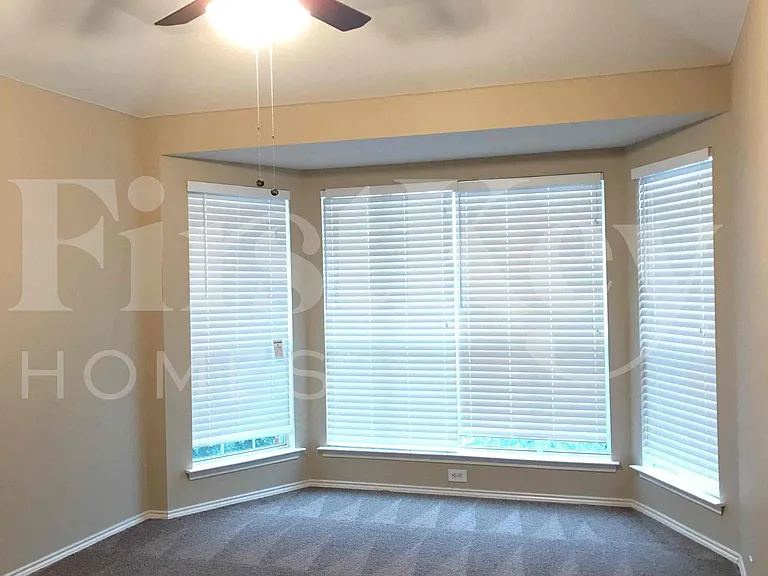 8604 Orleans Ln — Photo 12