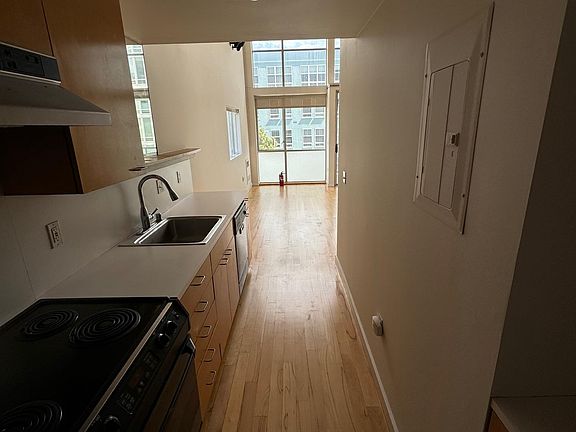 4th image of 826 Folsom St APT 9