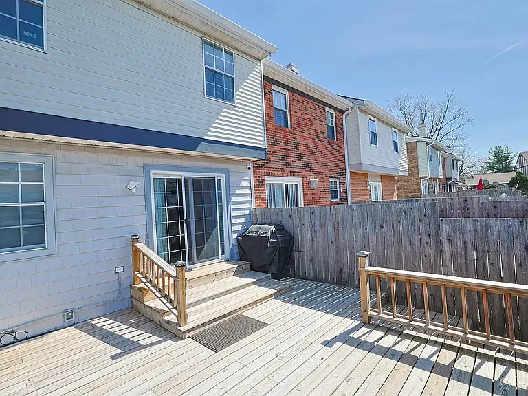 7519 Kingsgate Way — Photo 3