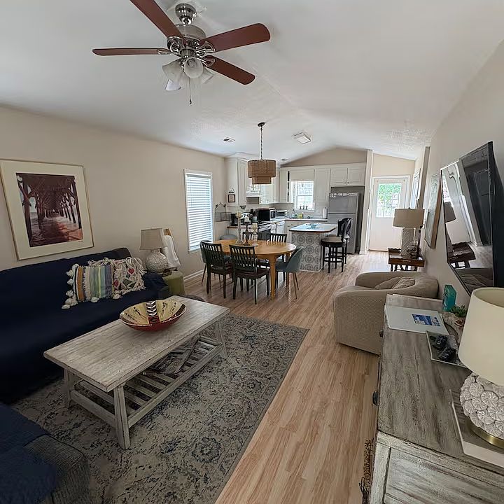 1st image of 104 NE 32nd St