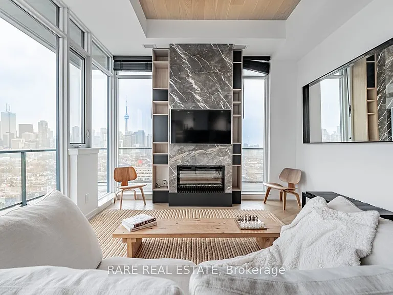 297 College St #Penthouse 5 — Photo 21