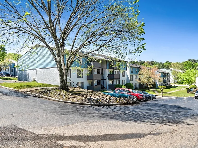 Crestwood Green Apartments — Photo 28