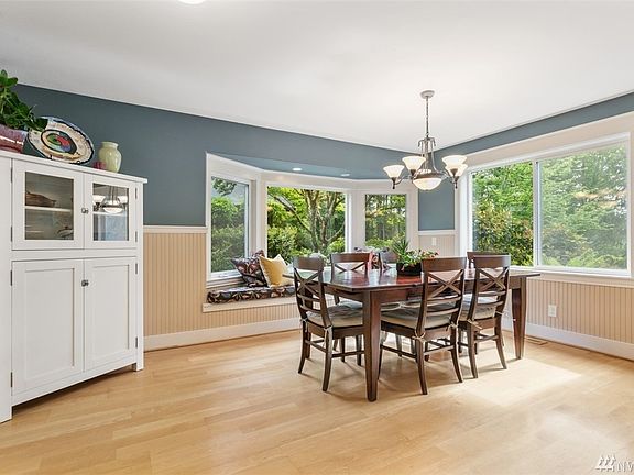 5th image of 11051 Fairmont Ln NE
