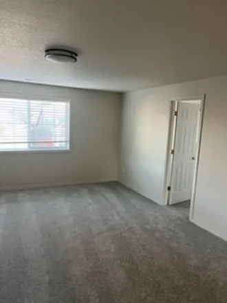 633 N 18th Pl — Photo 7