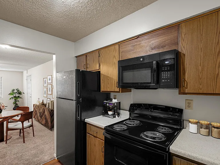 Bristol Pointe Apartments — Photo 14