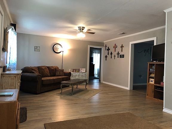 4th image of 621 N Crosby Ave