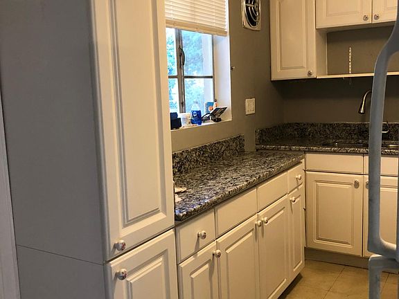 3rd image of 715 Engel Dr