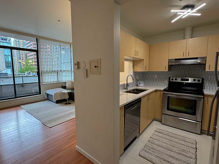 1010 Howe St #409 — Photo 3