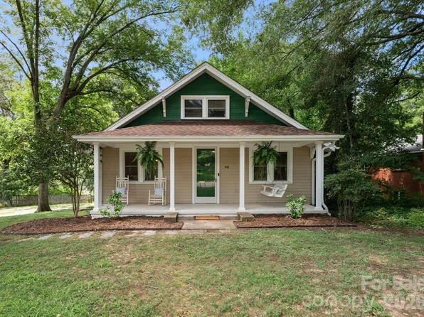 441 8th Avenue Dr NW, Hickory, NC 28601