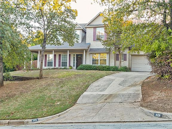 3rd image of 928 Larkspur Ln