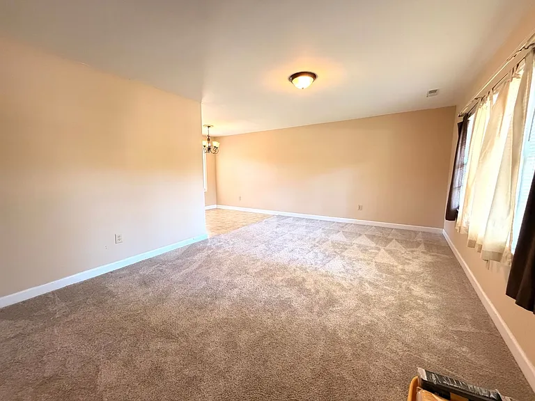 639A Windermere Blvd — Photo 3