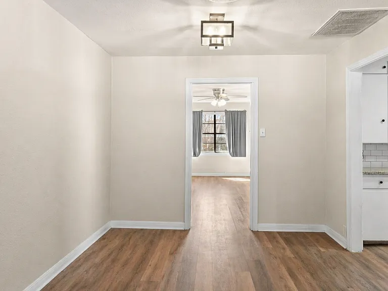 917 Crockett Ct — Photo 15
