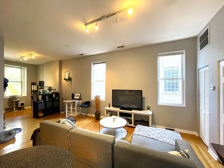 744 N Wolcott Ave #2F — Photo 6