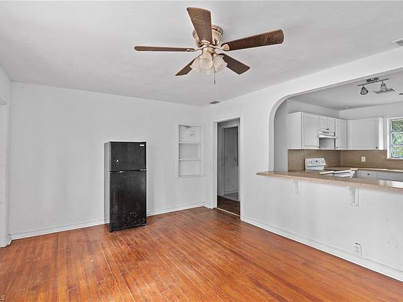 4th image of 2251 South St