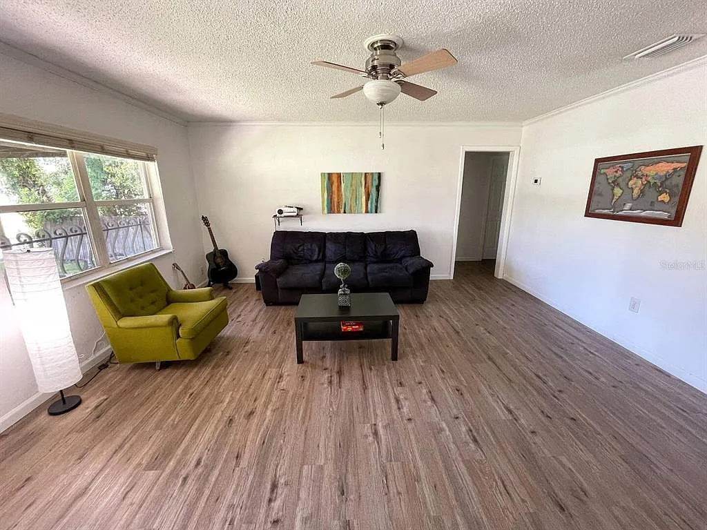 2 bed, 1.0 bath, 960 sqft, $1,395 — Photo 2