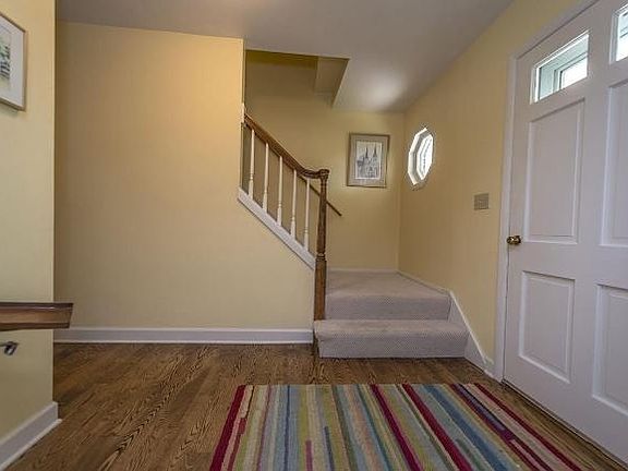 3rd image of 1331 N 121st St
