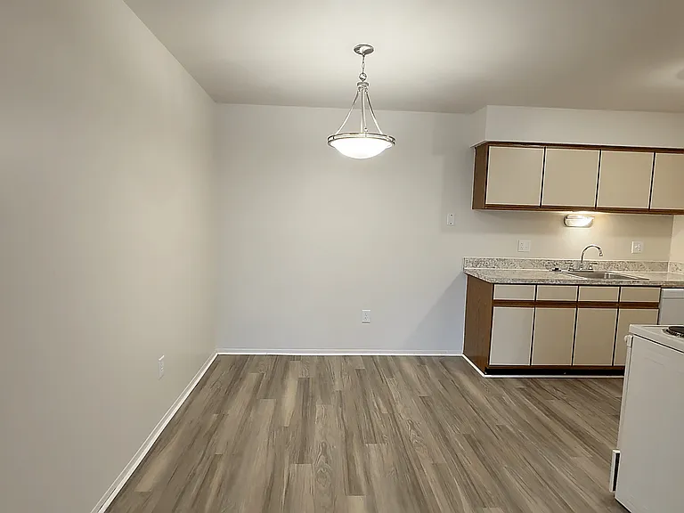 Eastwood Village Apartments — Photo 56