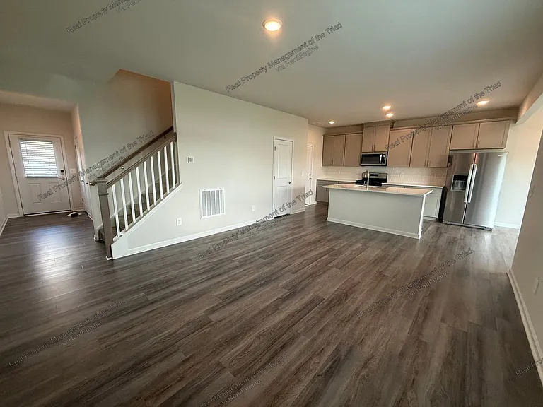 1959 Cherry Creek Rd — Photo 6