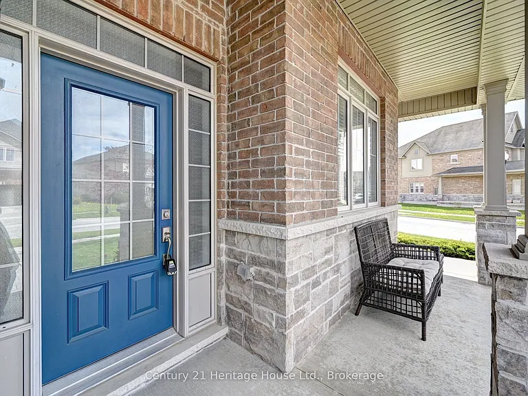 219 Falconridge Dr — Photo 3