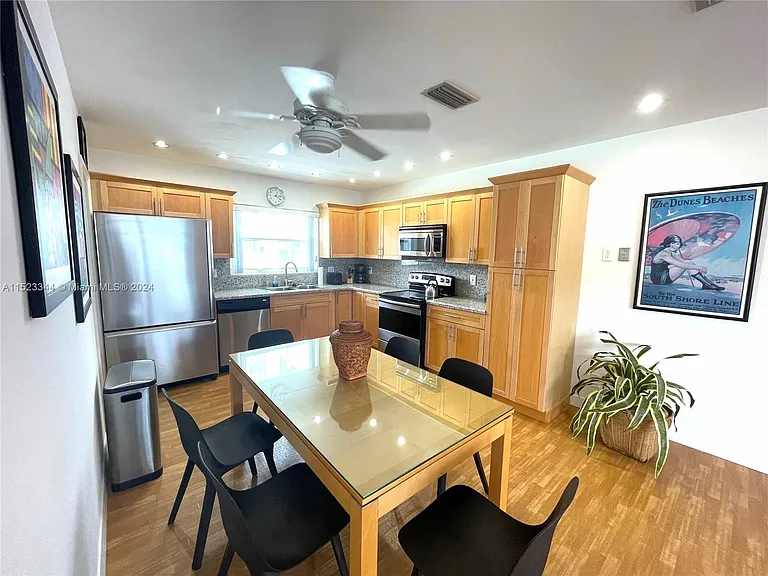 331 Desoto St — Photo 9