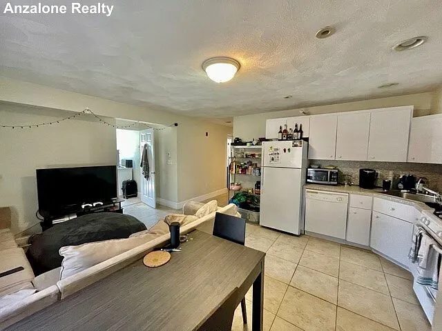 10 Harris St #3 — Photo 2