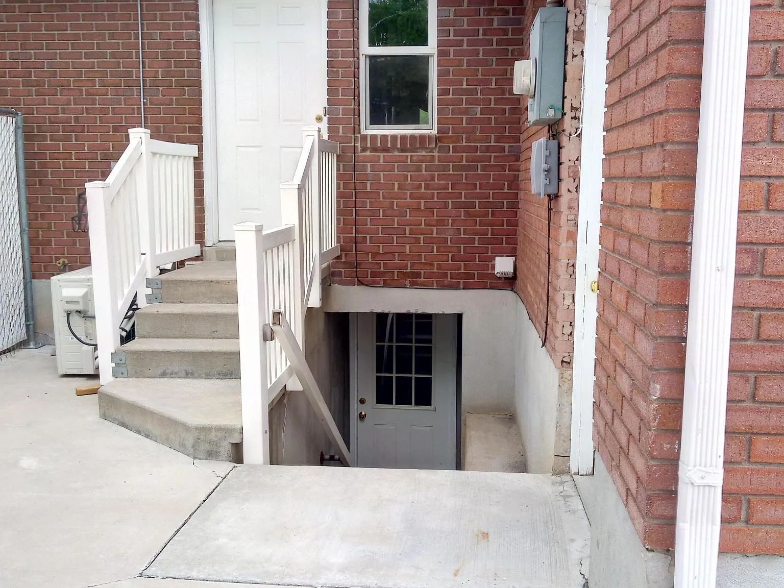 4 bed, 2025 sqft, $2,200 — Photo 2