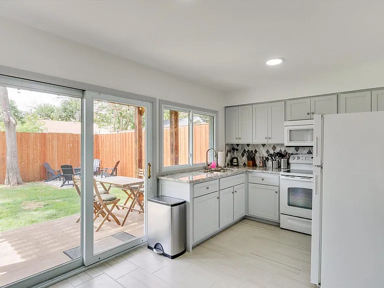 2412 Pebblebrook Trl — Photo 15