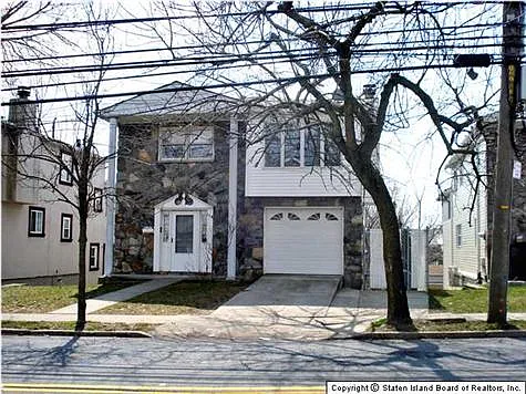 118 Clarke Ave photo 1