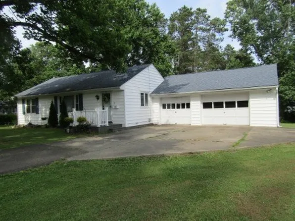 8 Meadow Ln, Titusville, PA 16354