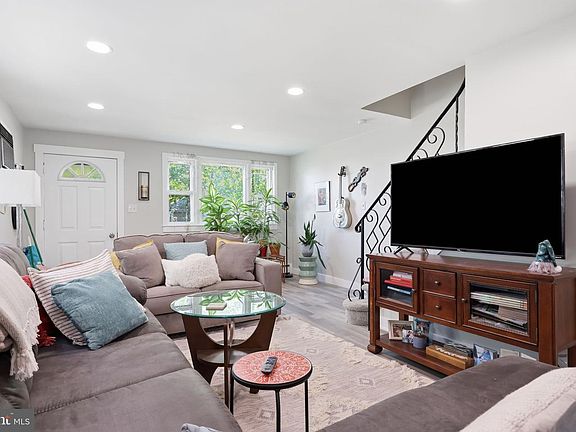 3rd image of 346 Taft St