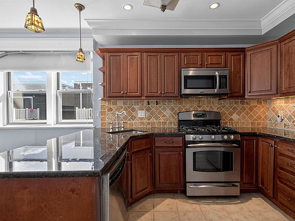 3rd image of 40-46 W 20th St #13