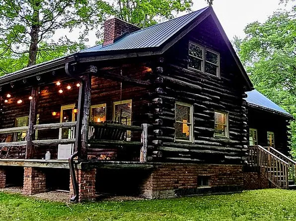 13141 Forest Rd, Burton, OH 44021