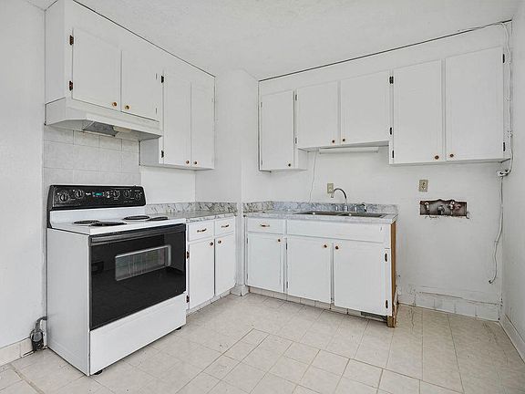 5th image of 5005 Royal Acres Rd
