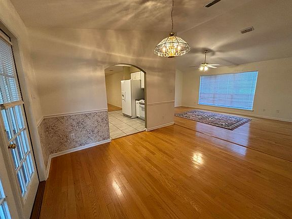 3rd image of 130 Fox Run Cir