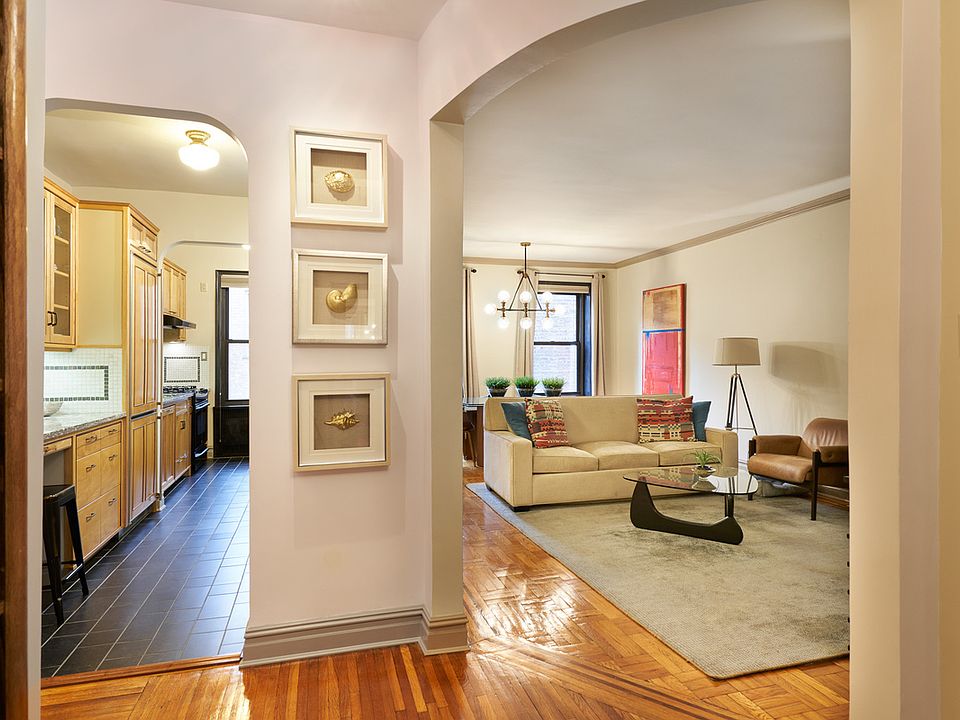 1st image of 20 Plaza St E APT E3