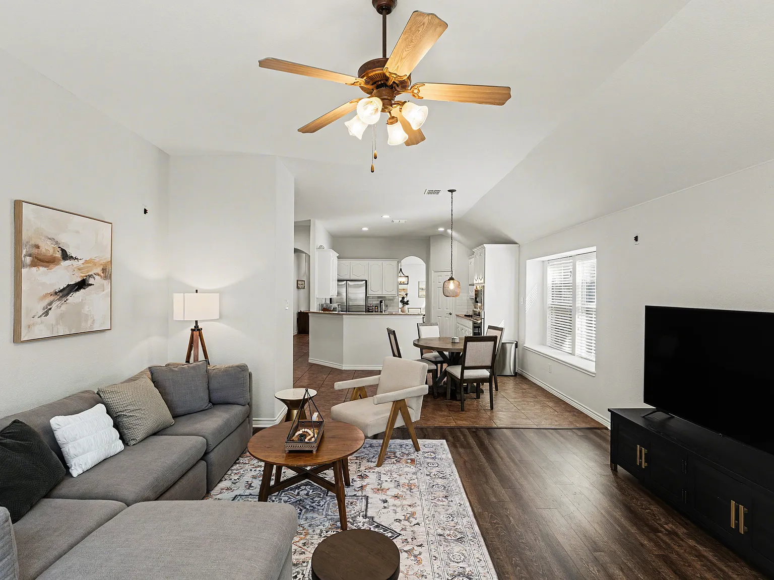 4 bed, 2352 sqft, $6,000 — Photo 2