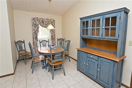 4th image of 5299 Saddlebrook Dr