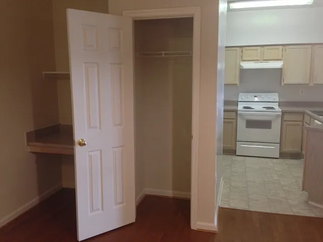 Beautiful 1-Bedroom, Upper Level with Garage in Sought After Carriage Hill on Pantops Mountain — Photo 2