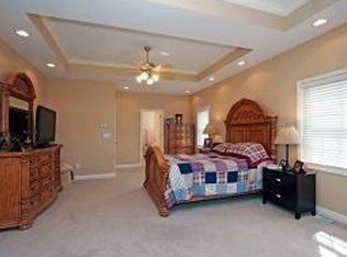 208 Lake Vista Cir, Piney Flats, TN 37686