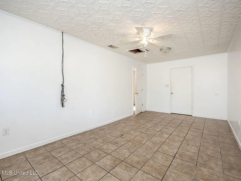 5612 Rose Dr — Photo 14