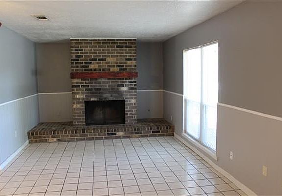 4th image of 12303 Old River Dr