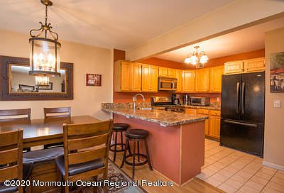 5th image of 14 Walnut St #103-03