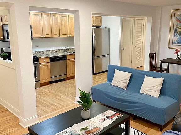 3rd image of 2544 N Burling St #Garden